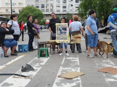 Los puesteros desalojados en Constitución reclaman por sus fuentes de trabajo 