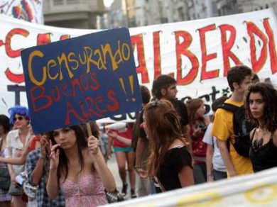 Acampe cultural y olla popular contra el cierre de la Sala Alberdi  