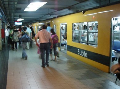 El Gobierno porteño oficializó el aumento del subte