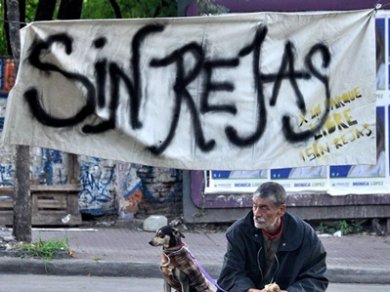 Vecinos reclaman contra las rejas en el Parque Lezama