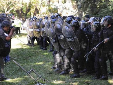 Amplían la denuncia penal contra la Metropolitana