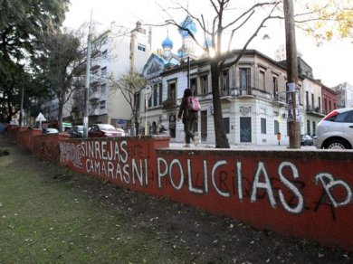 Parque Lezama: Rejas postergadas hasta nuevo aviso