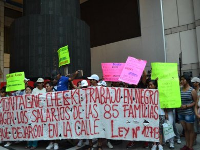 Escrachan a Montagne por trabajo esclavo