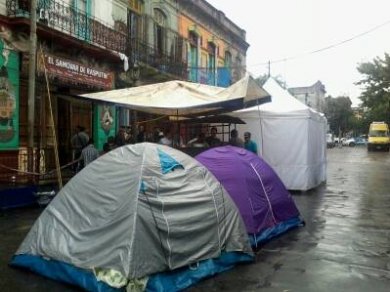 Incendio y resistencia en Caminito