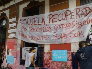 Exigen la reapertura de una escuela recuperada en Parque Patricios 
