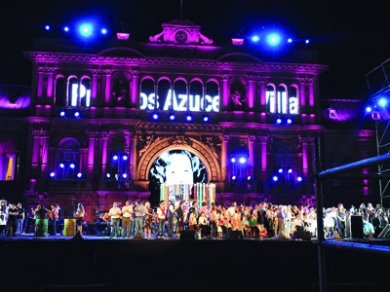 Fiesta patria popular en la Plaza Mayo