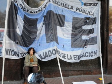 Docentes porteños reclaman tres meses de sueldos impagos
