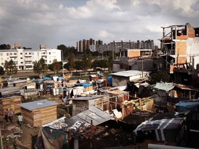 Barrio Papa Francisco: las familias desalojadas acampan frente al predio