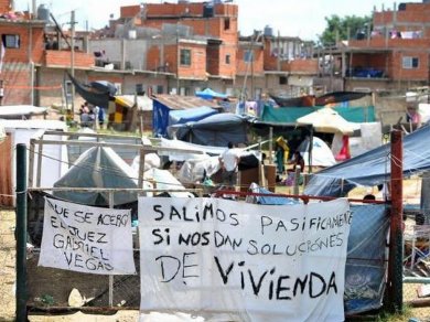  Los vecinos de Lugano desalojados presentaron un amparo ante la Justicia