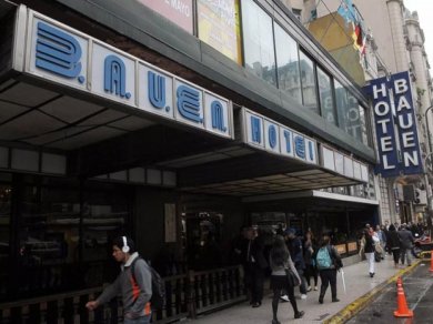 Los trabajadores del Bauen resisten el desalojo