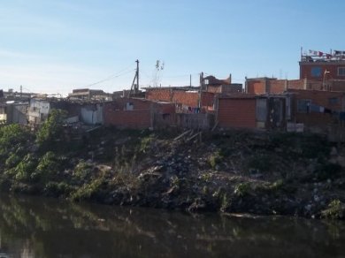 Relocalización de familias a orillas del Riachuelo
