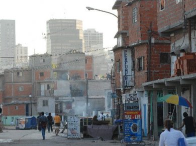 Polémicas por la nueva ley para escriturar terrenos en las villas porteñas