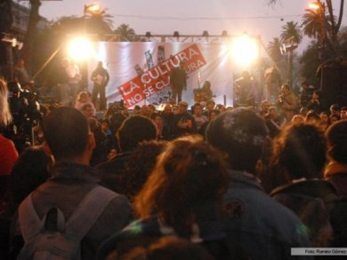 Artistas independientes se movilizan a la Legislatura para exigir la ley de Centros ulturales