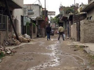 Vecinos del Barrio La Esperanza cortaron la autopista Cámpora para reclamar agua potable