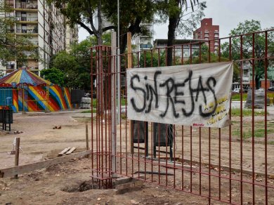 Los vecinos resisten otro avance del Gobierno porteño para enrejar el Parque Lezama