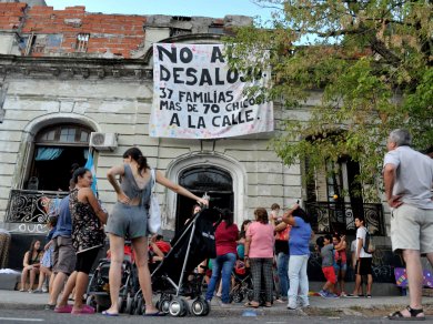 Vecinos de Boedo resisten el desalojo