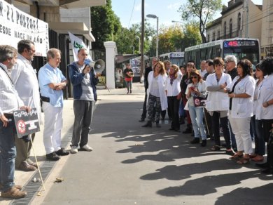 Trabajadores del Borda exigen la apertura del portón principal cerrado desde hace un año