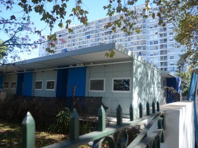 La interminable obra de la escuela container