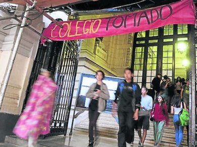 Sigue la toma en ocho colegios que rechazan la aplicación Nueva Escuela Secundaria