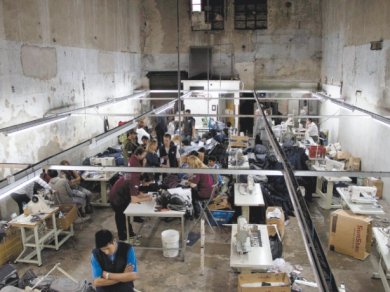 Clausuran dos talleres clandestinos en Flores