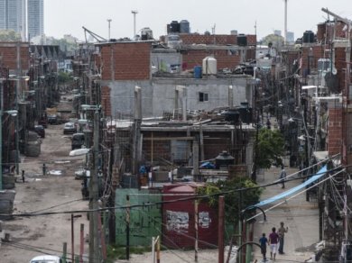 El Gobierno porteño deberá suministrar electricidad a la villa 21-24