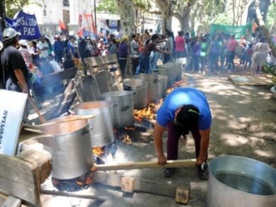 Mil ollas populares por un millón de puestos de trabajo