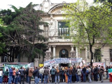 Los trabajadores del Ameghino enfrentan el vaciamiento