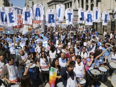 Los maestros salen a las calles