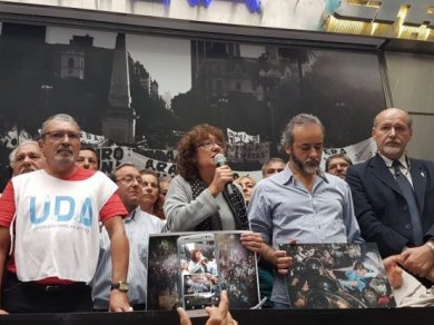 Los docentes paran en repudio a la represión