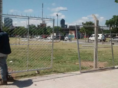 Boca Jrs cierra los campitos de Casa Amarilla. Los vecinos resisten