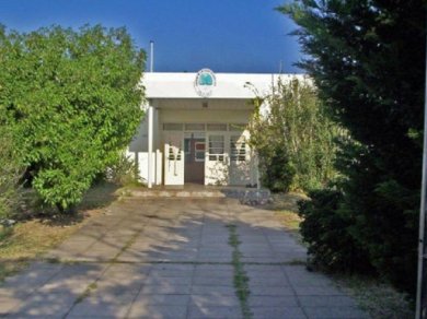 Un policía de la Ciudad ingresó a una escuela y requisó a un niño de 8 años