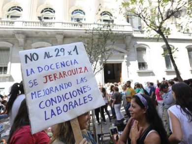 Movilización en defensa de los profesorados