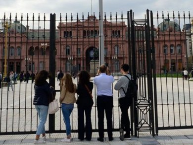 La Justicia declaró ilegal las rejas en la Plaza de Mayo