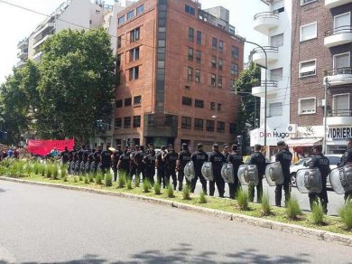 Desalojaron la feria de Parque Centenario