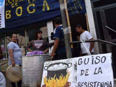 Tras cartón, organización