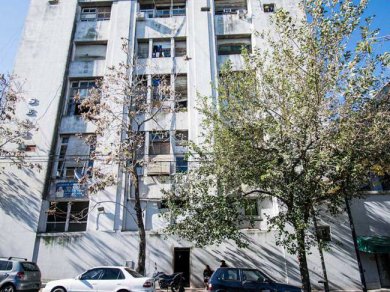 Vecinos de Parque Patricios resisten el desalojo de la ex Selsa