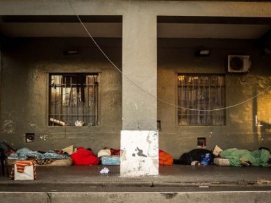 Cada vez más personas duermen en la calle