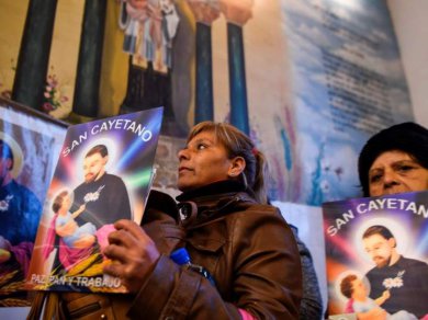 San Cayetano: multitudinaria marcha en rechazo a  “la política de hambre y exclusión”