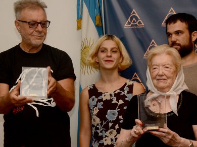La Defensoría reconoció a Sara Rus y León Gieco