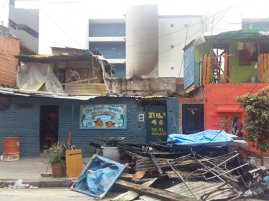 14 familias desalojadas por un incendio en la calle Irala