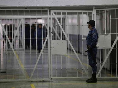 Más de 100 detenidos en las alcaidías de la Policía de la Ciudad
