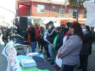 Vecinos de los barrios 21-24 denuncian falta de luz y agua